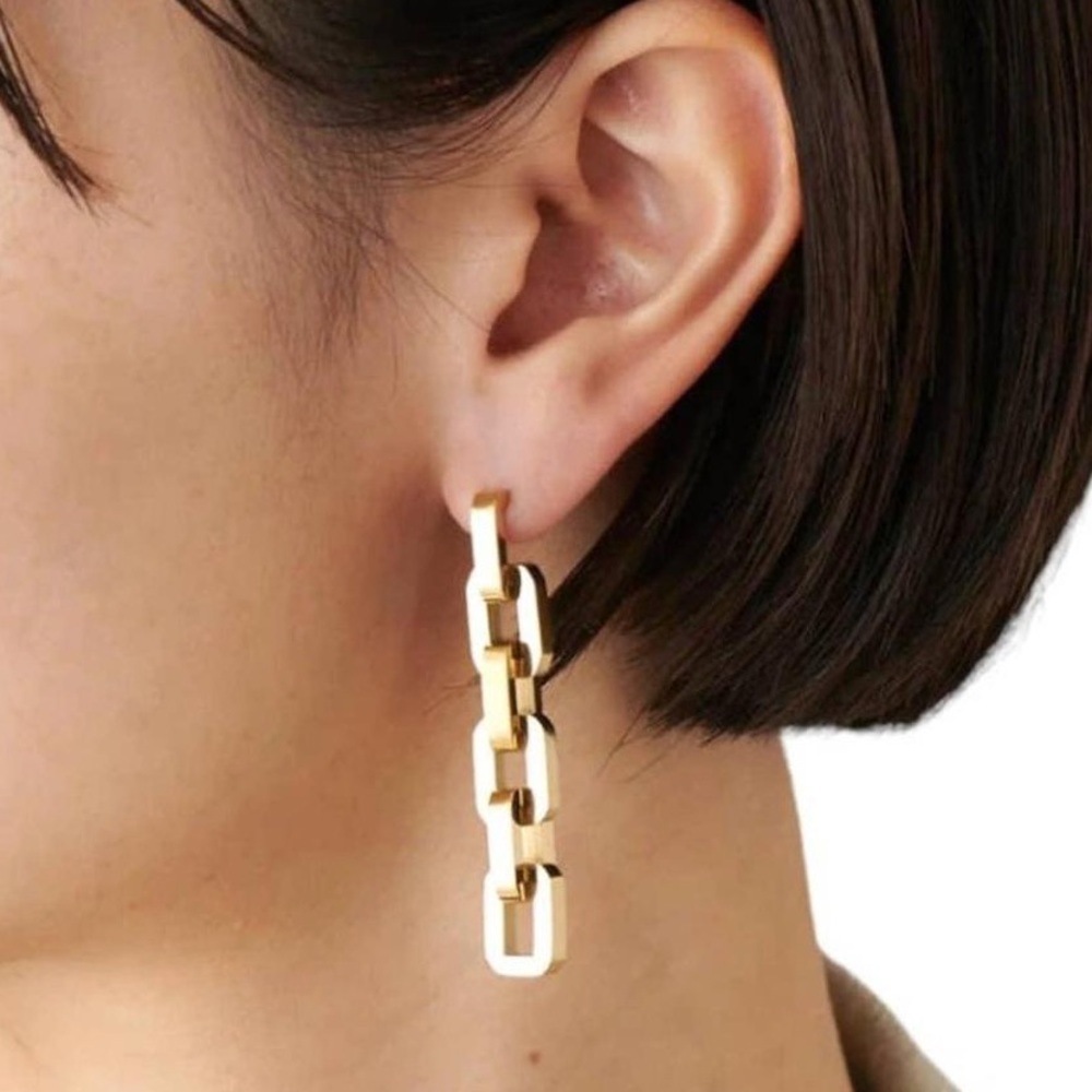 Eddie Borgo Supra chain link earrings in gold. 2”Long pierced. Cone signed backs